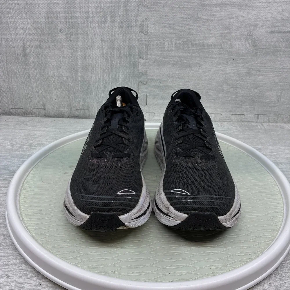Hoka One One bondi running